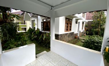 Cepat Vila Nyaman Lantai Marmer Strategis di Bumi Ciherang Puncak