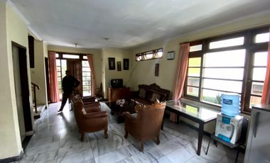 Cepat Vila Nyaman Lantai Marmer Strategis di Bumi Ciherang Puncak