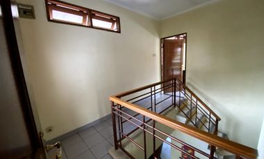 Cepat Vila Nyaman Lantai Marmer Strategis di Bumi Ciherang Puncak