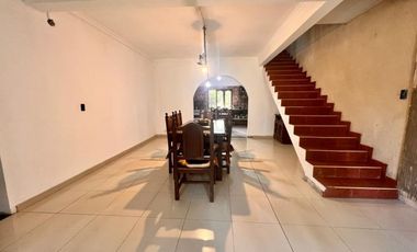 CASA QUINTA EN VENTA EN LOTE DE 3000 M2 - 6 AMBIENTES - ESCUCHA OFERTAS - PILAR A REFACCIONAR