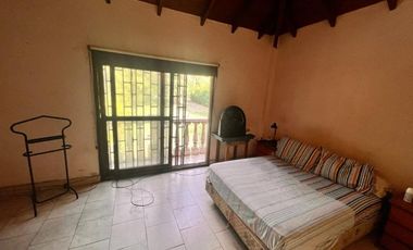 CASA QUINTA EN VENTA EN LOTE DE 3000 M2 - 6 AMBIENTES - ESCUCHA OFERTAS - PILAR A REFACCIONAR