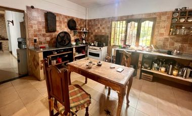 CASA QUINTA EN VENTA EN LOTE DE 3000 M2 - 6 AMBIENTES - ESCUCHA OFERTAS - PILAR A REFACCIONAR