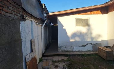 Casa de un piso, en Calle Chacabuco, a pasos de Rengo