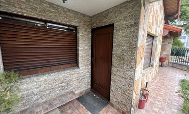 Venta de casa 4 ambientes Villa Luzuriaga