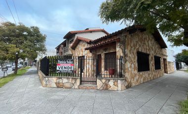 Venta de casa 4 ambientes Villa Luzuriaga