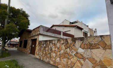 Venta de casa 4 ambientes Villa Luzuriaga