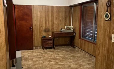 Venta de casa 4 ambientes Villa Luzuriaga
