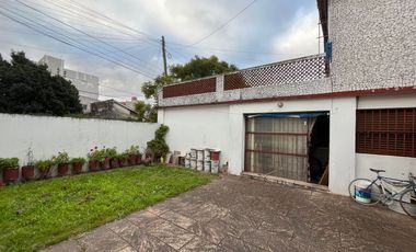 Venta de casa 4 ambientes Villa Luzuriaga
