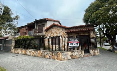 Venta de casa 4 ambientes Villa Luzuriaga