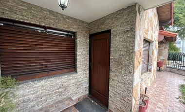 Venta de casa 4 ambientes Villa Luzuriaga