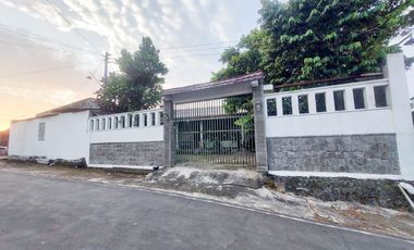 Rumah plus workshop luas 725 m2 di utara Mojosongo