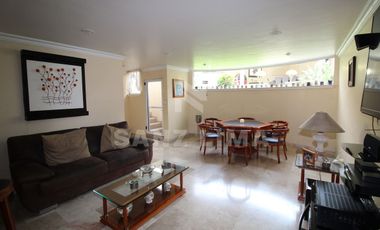 Cortazar: Bella, iluminada y elegante propiedad con terraza y jardin.