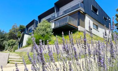 Vista al lago apto turismo en Melipal, Bariloche, en venta propiedad exclusiva de diseÃ±o