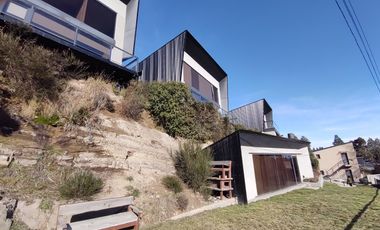 Vista al lago apto turismo en Melipal, Bariloche, en venta propiedad exclusiva de diseÃ±o