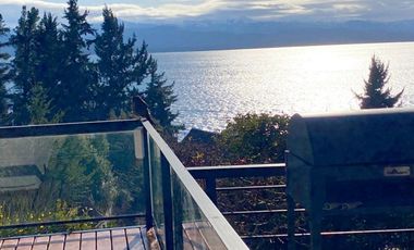Vista al lago apto turismo en Melipal, Bariloche, en venta propiedad exclusiva de diseÃ±o