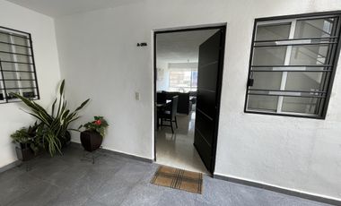 PRIVALIA AMBIENTA Departamento amueblado tres recamaras nivel de estacionamiento