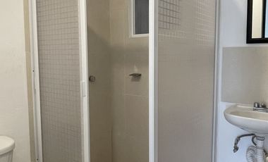 PRIVALIA AMBIENTA Departamento amueblado tres recamaras nivel de estacionamiento