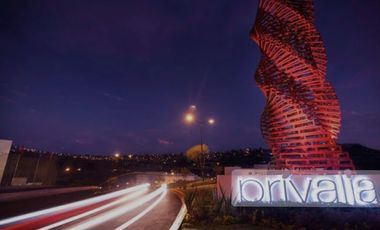 PRIVALIA AMBIENTA Departamento amueblado tres recamaras nivel de estacionamiento
