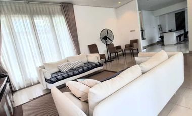 Rumah Cantik Dalam Townhouse Dengan One Gate System