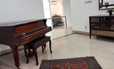 Rumah Cantik Dalam Townhouse Dengan One Gate System