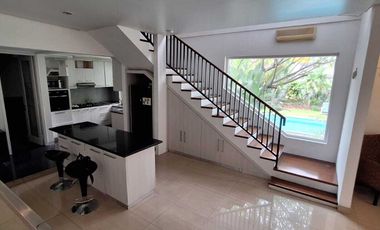 Rumah Cantik Dalam Townhouse Dengan One Gate System