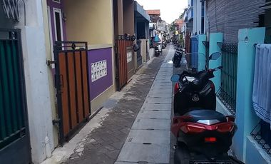 Rumah 2 Lantai Sangat Strategis Komplek Tanah Seratus