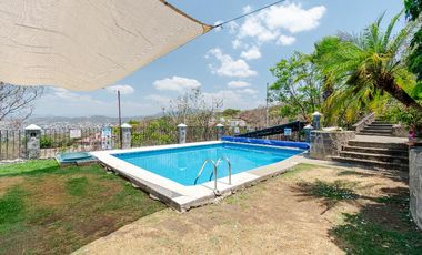Casa de descanso con Alberca y una vista panorámica a la ciudad