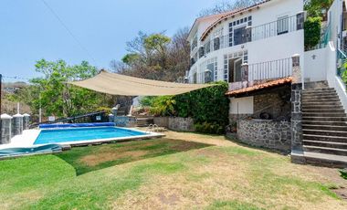Casa de descanso con Alberca y una vista panorámica a la ciudad