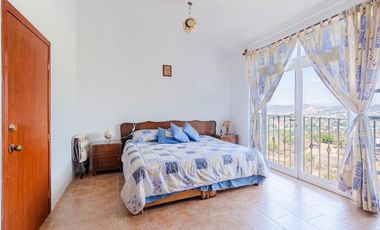 Casa de descanso con Alberca y una vista panorámica a la ciudad