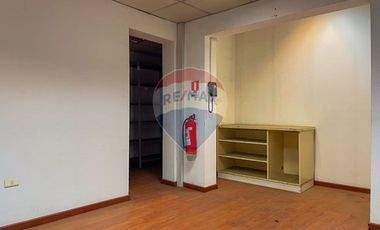 Oportunidad local comercial remodelado.