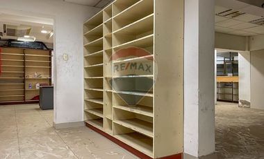 Oportunidad local comercial remodelado.