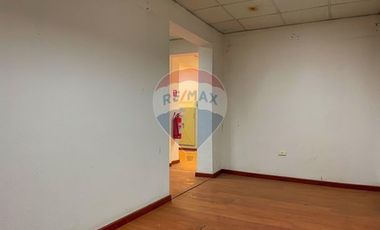 Oportunidad local comercial remodelado.