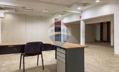 Oportunidad local comercial remodelado.