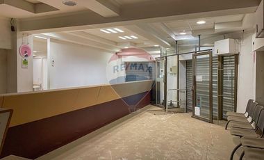 Oportunidad local comercial remodelado.