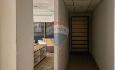 Oportunidad local comercial remodelado.
