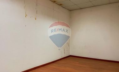 Oportunidad local comercial remodelado.