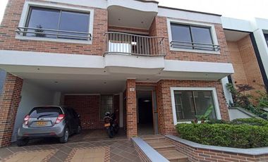 ARRIENDO de CASAS en SABANETA