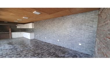 Gran casa con area social