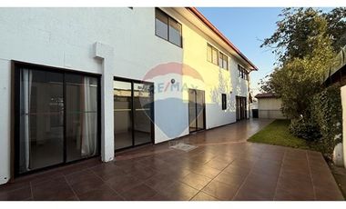 Hermosa Casa Comercial - 26D 8Baños