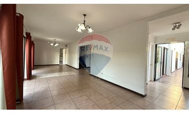 Hermosa Casa Comercial - 26D 8Baños