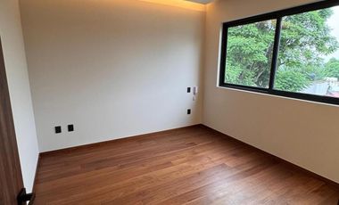 Estrena depto en las águilas...