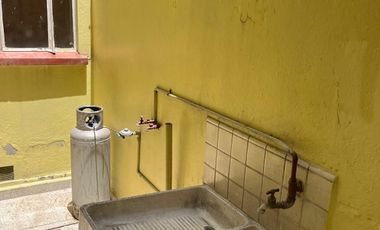 Casa actualmente divida en 5 departamentos