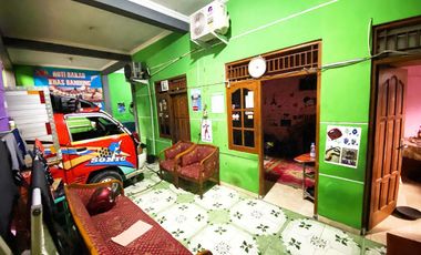 Rumah plus gudang di gang buntu nusukan Banjarsari