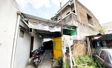 Rumah plus gudang di gang buntu nusukan Banjarsari