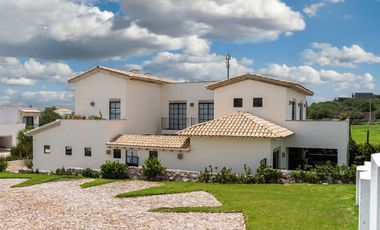 Casa en venta en Otomí San Miguel de Allende – Amueblada y Casa Club