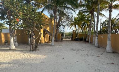 HERMOSA CASA EN VENTA CON VISTA AL MAR DE CHICXULUB, KM 12.5