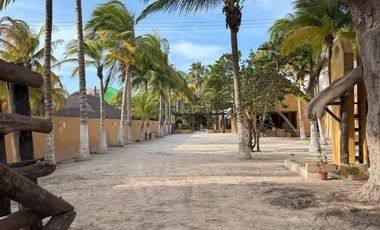 HERMOSA CASA EN VENTA CON VISTA AL MAR DE CHICXULUB, KM 12.5