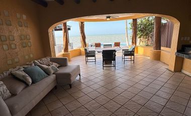 HERMOSA CASA EN VENTA CON VISTA AL MAR DE CHICXULUB, KM 12.5