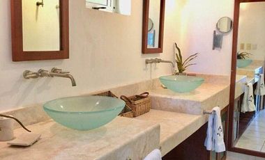 HERMOSA CASA EN VENTA CON VISTA AL MAR DE CHICXULUB, KM 12.5