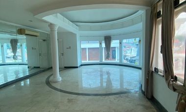 DISEWAKAN RUMAH 4,5 LANTAI DI KELAPA HIBDRIDA